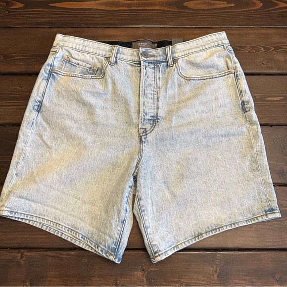 torrid Pants - Torrid Mom Jean Premium Classic Denim Mid-Rise Short Light Wash Size 12 NWT NEW